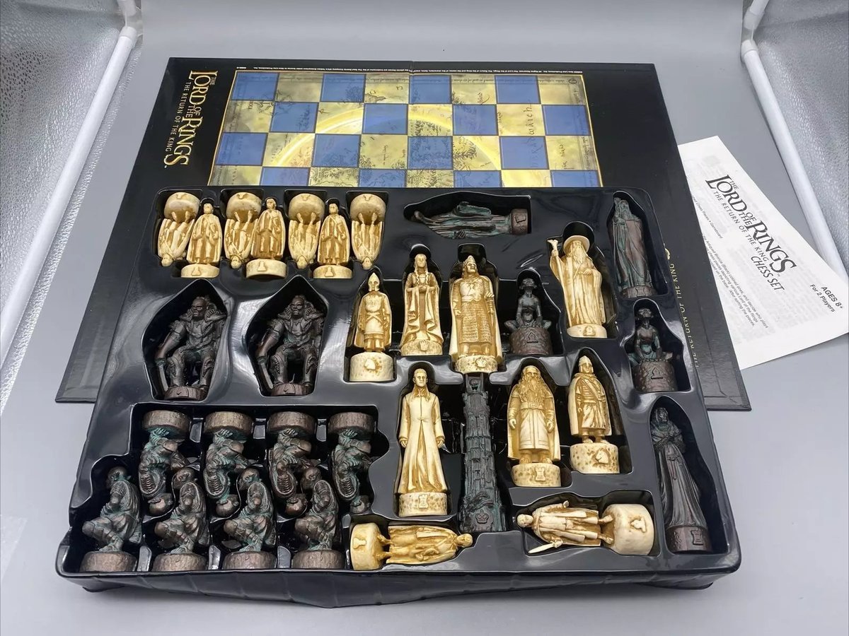 Lord of the Rings: The Return of the King Collector's Chess Set