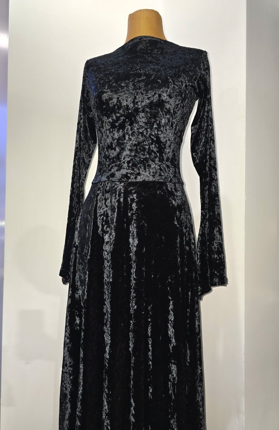 Crushed velvet dress  Auction  Sisters United in Human Service   Interfaith Conference & Gala Weekend 2025
