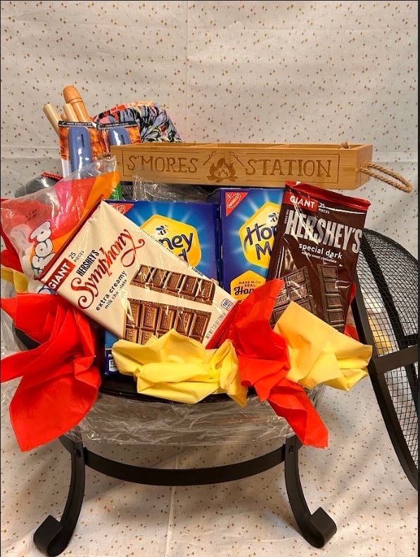 Holly Jolly Basket Silent Auction