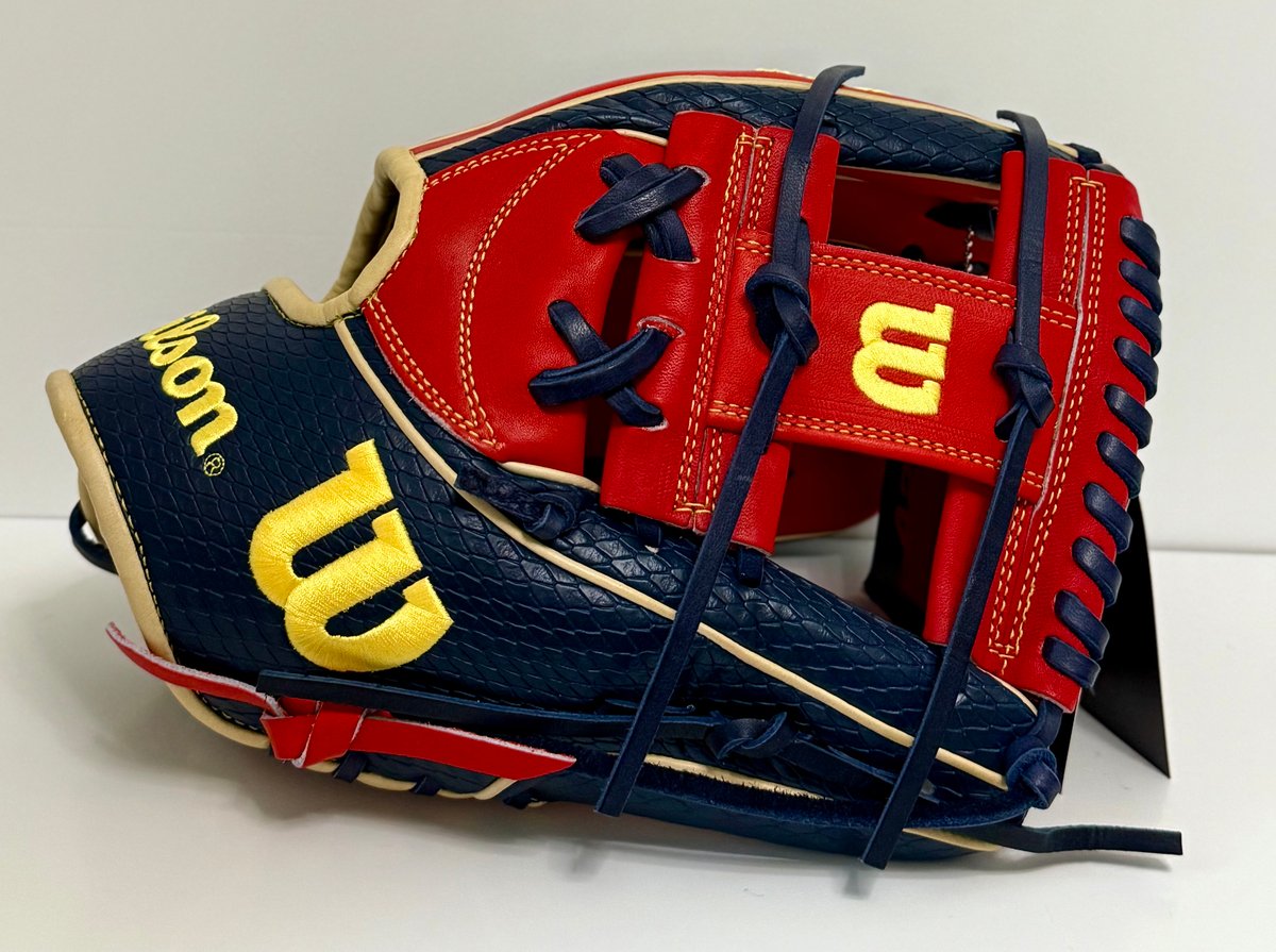 Ozzie Albies Game Model Wilson A2K OA1 Glove - Autographed by 